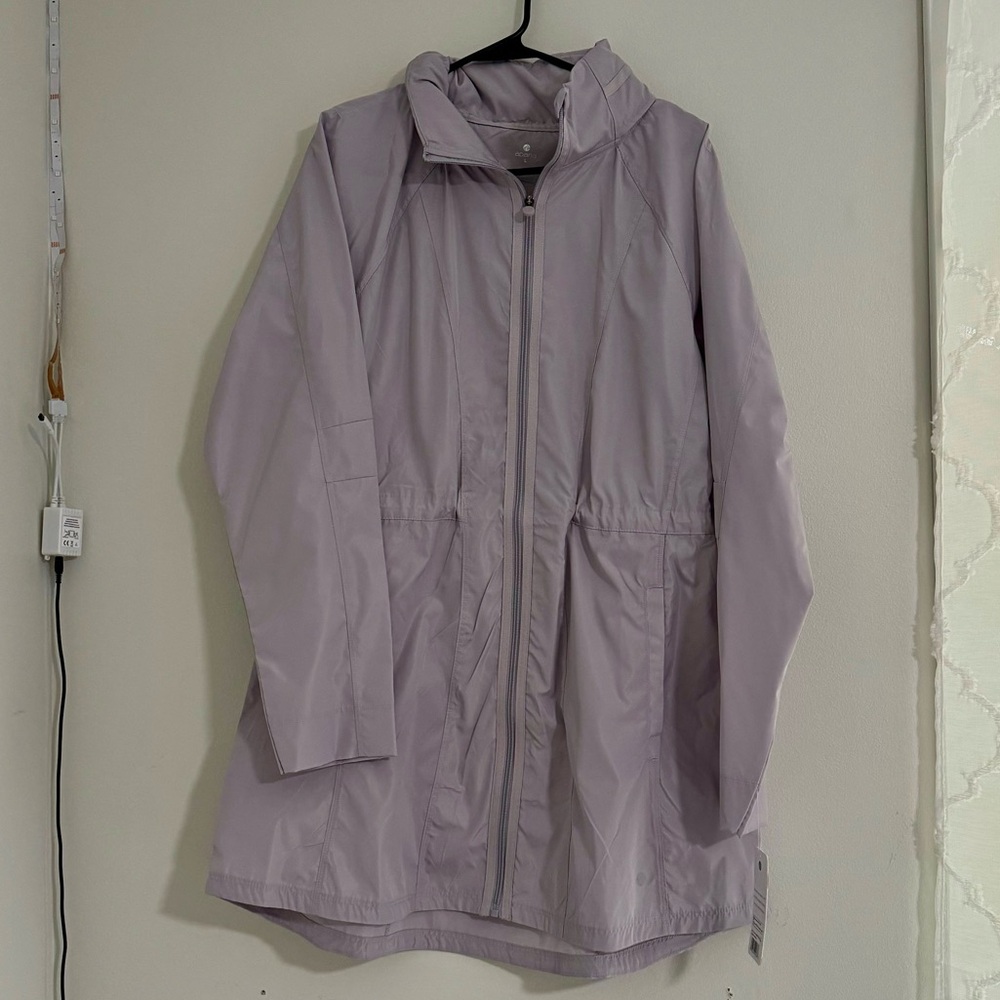 Water resistant light-weight jacket